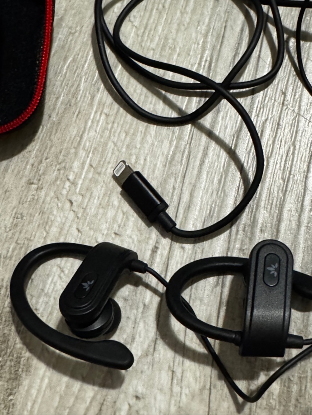 Avantree L171 Lightning wired headphones